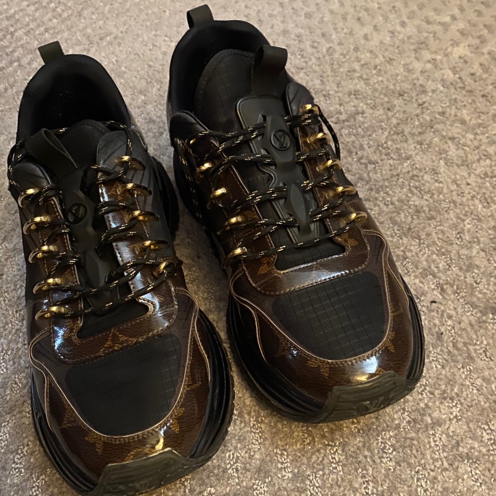 Authentic Louis Vuitton low Trainer sneakers